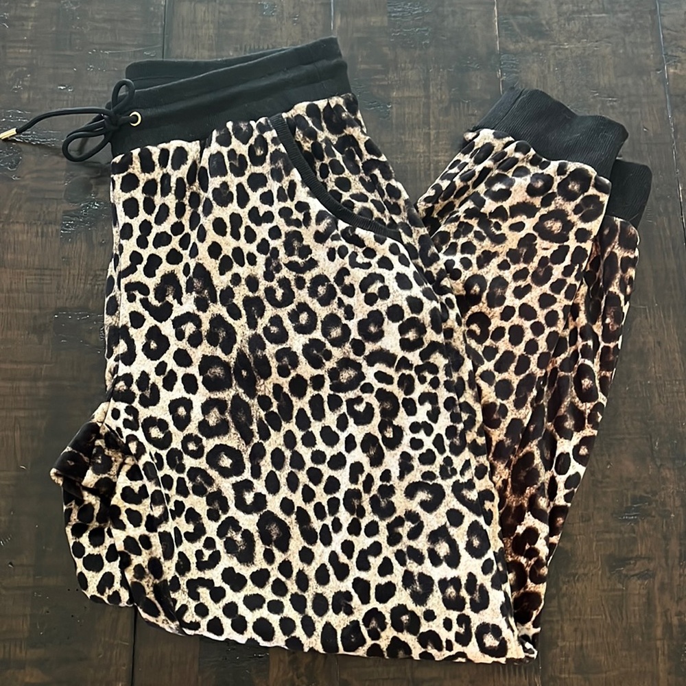 Michael Kors size Medium Leopard Velour Lounge Pants with pockets